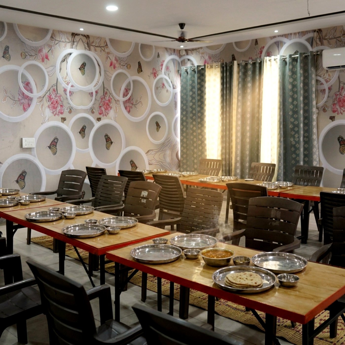 The clean, comfortable langar dining hall where guests are served